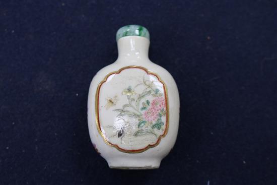 A Chinese porcelain scent bottle